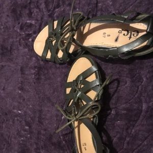 Rue 21 green sandals